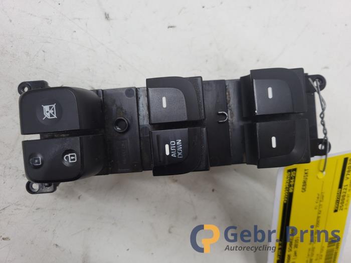 Usados Interruptor de ventanilla eléctrica Hyundai i10 (B5) 1.0 12V Precio € 25,00 Norma de margen ofrecido por Autorec. Gebr. Prins b.v.