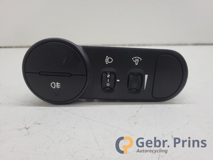 Używane Przelacznik swiatel Hyundai i10 (F5) 1.1i 12V Cena € 20,00 Procedura marży oferowane przez Autorec. Gebr. Prins b.v.
