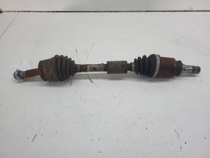 Begagnade Drivaxel, vänster fram Mitsubishi Colt (Z2/Z3) 1.3 16V Pris € 30,00 Marginaltabell erbjuds av Autorec. Gebr. Prins b.v.