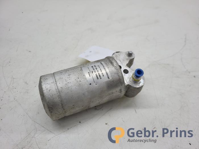 Usagé Déshydrateur clim Volvo V60 I (FW/GW) 2.4 D6 20V AWD Twin Engine Plug-in Hybrid Prix € 40,00 Règlement à la marge proposé par Autorec. Gebr. Prins b.v.
