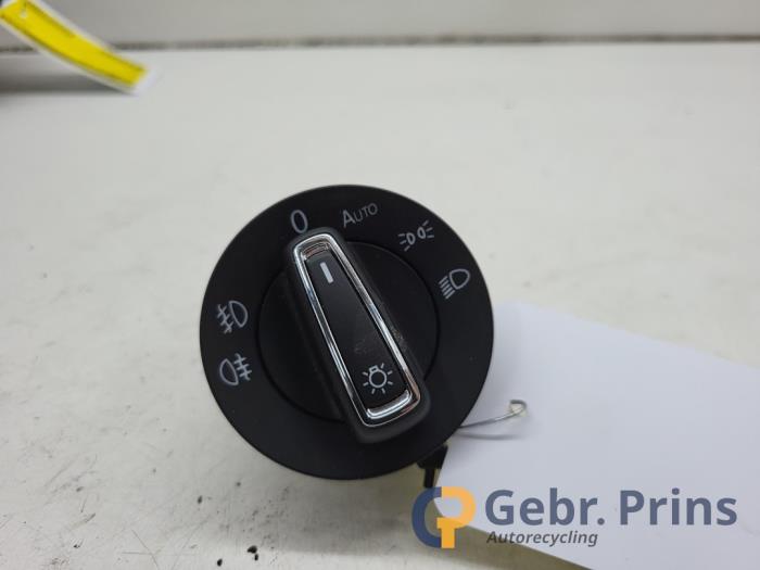 Używane Przelacznik swiatel Seat Ibiza IV SC (6J1) 1.0 EcoTSI 12V Cena € 15,00 Procedura marży oferowane przez Autorec. Gebr. Prins b.v.