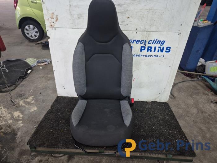 Usados Säte, höger Toyota Aygo X 1.0 12V VVT-i Precio € 125,00 Norma de margen ofrecido por Autorec. Gebr. Prins b.v.