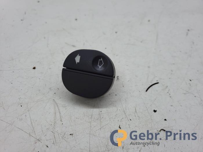 Usados Interruptor de ventanilla eléctrica Ford Fusion 1.6 16V Precio € 10,00 Norma de margen ofrecido por Autorec. Gebr. Prins b.v.
