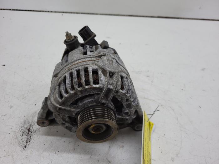 Dynamo från en Toyota Corolla (E12) 1.4 16V VVT-i 2003