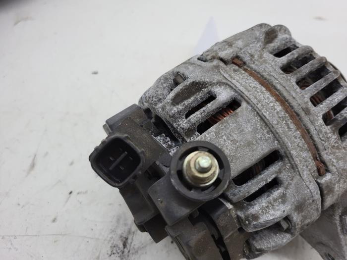 Dynamo från en Toyota Corolla (E12) 1.4 16V VVT-i 2003