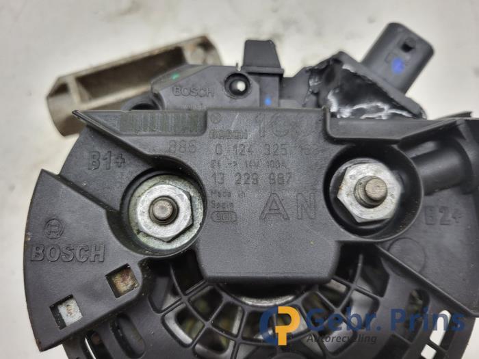 Dynamo van een Opel Zafira (M75) 2.2 16V Direct Ecotec 2008