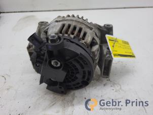 Dynamo van een Opel Zafira (M75) 2.2 16V Direct Ecotec 2008