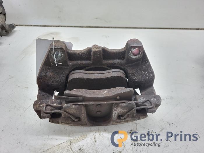 Gebrauchte Bremszange rechts vorne Opel Zafira (M75) 2.2 16V Direct Ecotec Preis € 30,00 Margenregelung angeboten von Autorec. Gebr. Prins b.v.