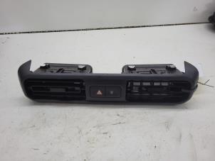 Usados Rejilla de aire de salpicadero Citroen Berlingo 1.6 BlueHDI 75 Precio € 30,25 IVA incluido ofrecido por Autorec. Gebr. Prins b.v.