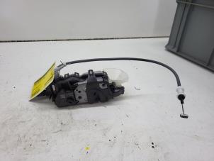 Begagnade Dörrlåsmekanism, 2-dörrars, vänster Citroen Berlingo 1.6 BlueHDI 75 Pris € 48,40 Inklusive moms erbjuds av Autorec. Gebr. Prins b.v.