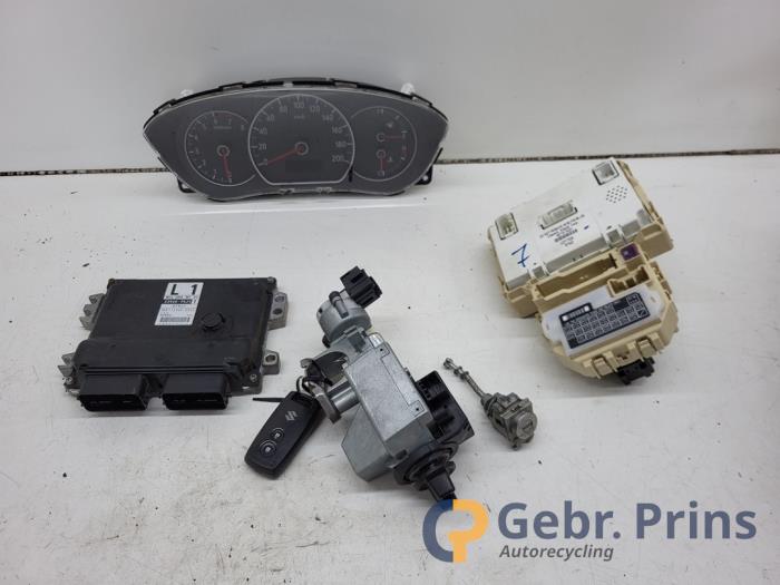 Used Ignition lock + computer Suzuki SX4 (EY/GY) 1.6 16V VVT Comfort,Exclusive Autom. Price € 125,00 Margin scheme offered by Autorec. Gebr. Prins b.v.