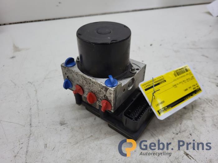 Begagnade ABS-pump Volkswagen Polo IV (9N1/2/3) 1.2 Pris € 50,00 Marginaltabell erbjuds av Autorec. Gebr. Prins b.v.