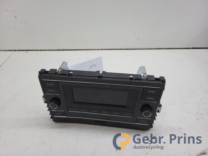 Używane Radio Volkswagen Transporter T6 2.0 TDI Cena € 181,50 Z VAT oferowane przez Autorec. Gebr. Prins b.v.