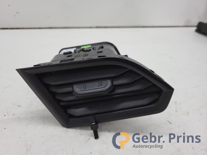 Begagnade Luftmunstycke, instrumentbräda Volkswagen Transporter T6 2.0 TDI Pris € 24,20 Inklusive moms erbjuds av Autorec. Gebr. Prins b.v.