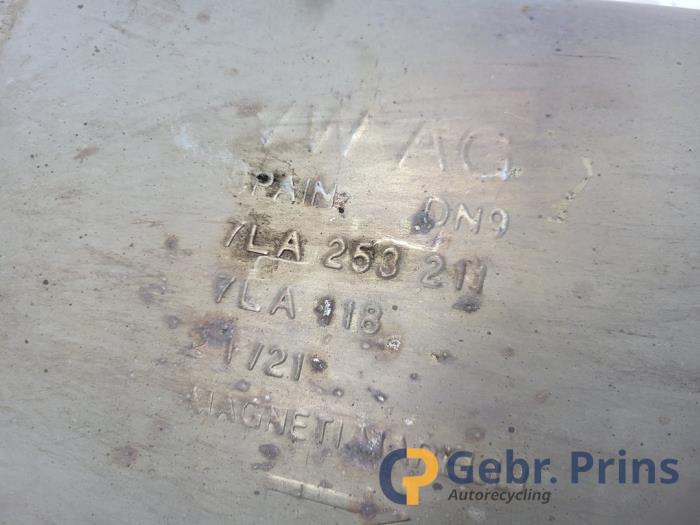 Auspuff Enddämpfer van een Volkswagen Transporter T6 2.0 TDI 2021