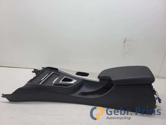 Używane Konsole srodkowe BMW 3 serie Touring (F31) 330d 3.0 24V Cena € 100,00 Procedura marży oferowane przez Autorec. Gebr. Prins b.v.