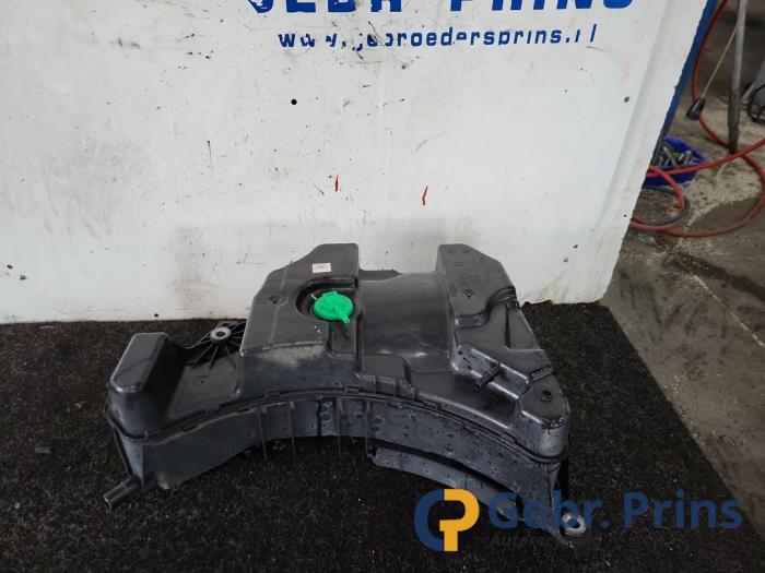 Gebrauchte Adblue Tank Renault Kangoo Express (FW) 1.5 dCi 95 Preis € 393,25 Mit Mehrwertsteuer angeboten von Autorec. Gebr. Prins b.v.