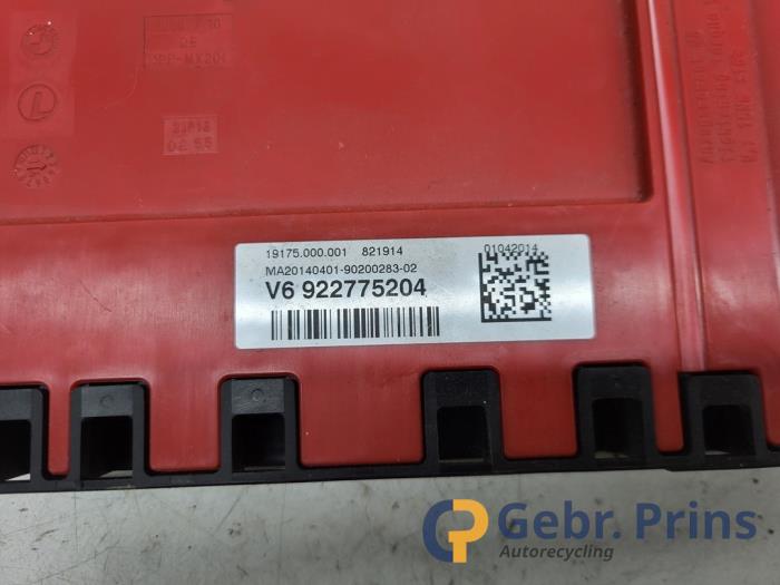 Stromverteiler van een BMW 3 serie Touring (F31) 330d 3.0 24V 2014