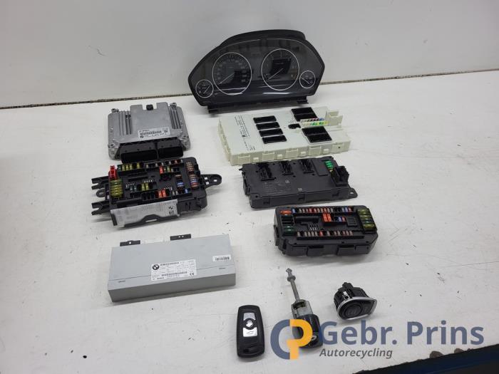 Used Ignition lock + computer BMW 3 serie Touring (F31) 330d 3.0 24V Price € 20,00 Margin scheme offered by Autorec. Gebr. Prins b.v.