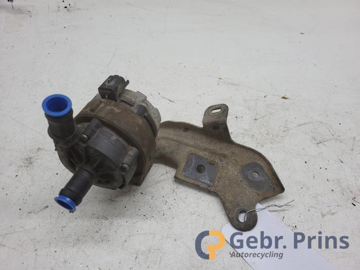 Begagnade Extra vattenpump Renault Kangoo Express (FW) 1.5 dCi 95 Pris € 48,40 Inklusive moms erbjuds av Autorec. Gebr. Prins b.v.