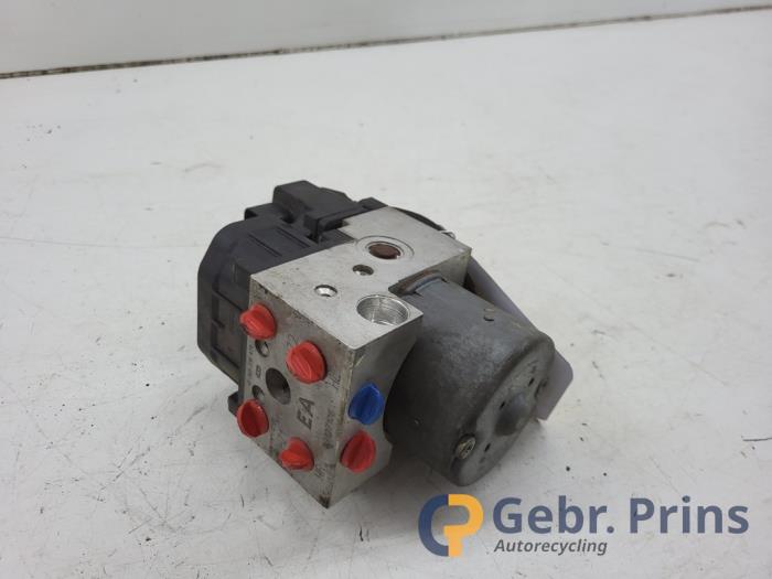 Gebrauchte ABS Pumpe Opel Meriva (A) 1.6 Preis € 30,00 Margenregelung angeboten von Autorec. Gebr. Prins b.v.