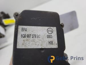Bloc ABS d'un Volkswagen Polo IV (9N1/2/3) 1.2 2008