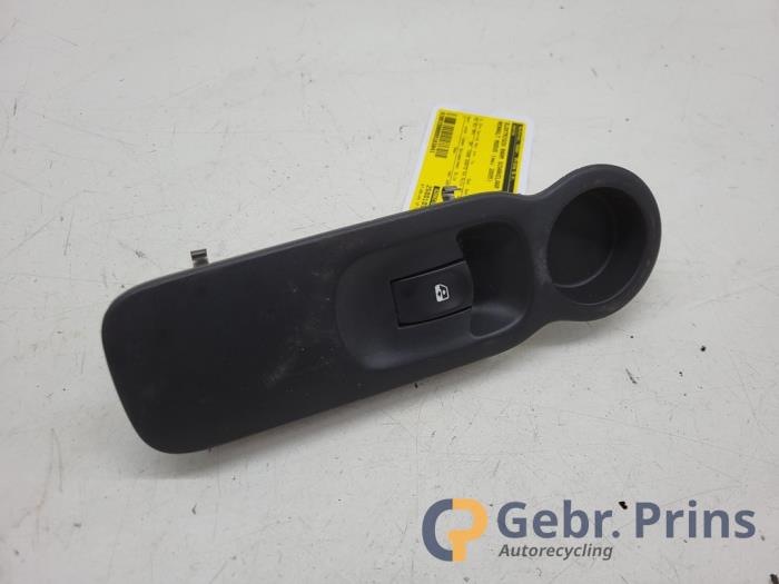 Usados Interruptor de ventanilla eléctrica Renault Modus/Grand Modus (JP) 1.6 16V Precio € 10,00 Norma de margen ofrecido por Autorec. Gebr. Prins b.v.