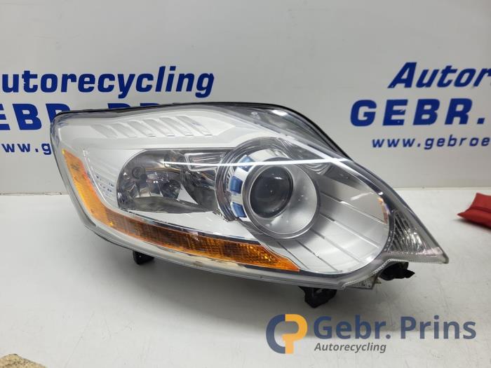 Używane Reflektor prawy Ford Kuga I 2.5t AWD 20V Cena € 250,00 Procedura marży oferowane przez Autorec. Gebr. Prins b.v.