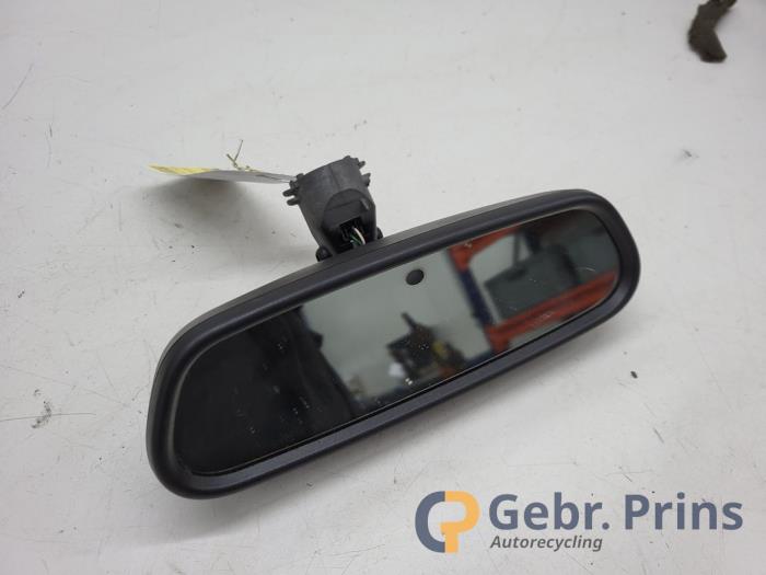 Używane Lusterko wewnetrzne Peugeot 508 (8D) 1.6 THP 16V Cena € 20,00 Procedura marży oferowane przez Autorec. Gebr. Prins b.v.