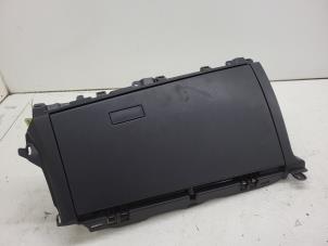 Gebrauchte Handschuhfach Toyota C-HR (X1,X5) 1.2 16V Turbo Preis € 75,00 Margenregelung angeboten von Autorec. Gebr. Prins b.v.