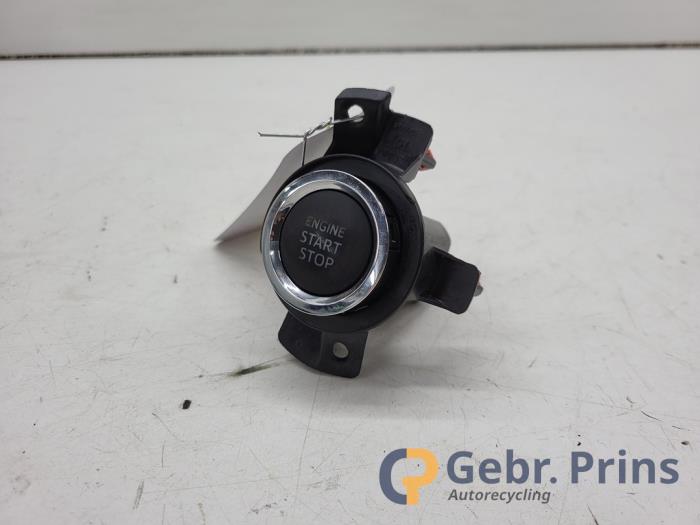 Usagé Commande start/stop Toyota C-HR (X1,X5) 1.2 16V Turbo Prix € 15,00 Règlement à la marge proposé par Autorec. Gebr. Prins b.v.