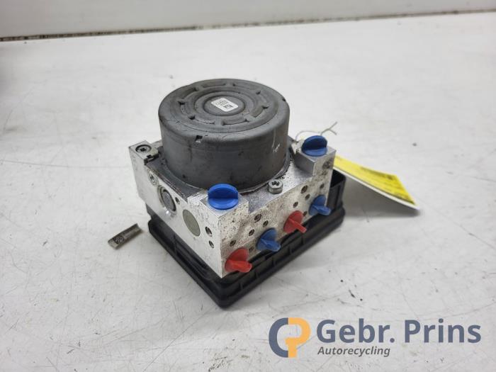 Gebrauchte ABS Pumpe Peugeot 2008 (CU) 1.2 12V e-THP PureTech 110 Preis € 100,00 Margenregelung angeboten von Autorec. Gebr. Prins b.v.