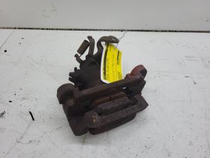 Usados Pinza de freno derecha detrás Mitsubishi Outlander (GF/GG) 2.0 16V PHEV 4x4 Precio € 75,00 Norma de margen ofrecido por Autorec. Gebr. Prins b.v.
