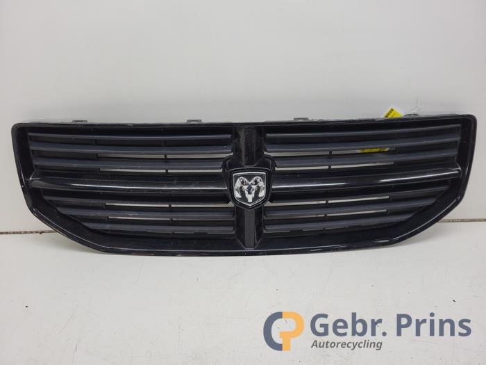 Begagnade Grill Dodge Caliber 1.8 16V Pris € 125,00 Marginaltabell erbjuds av Autorec. Gebr. Prins b.v.