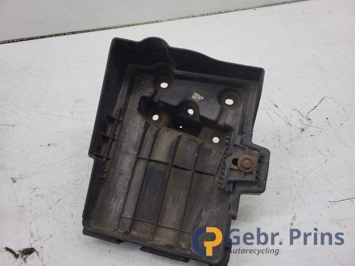Begagnade Batterilåda Dodge Caliber 1.8 16V Pris € 25,00 Marginaltabell erbjuds av Autorec. Gebr. Prins b.v.