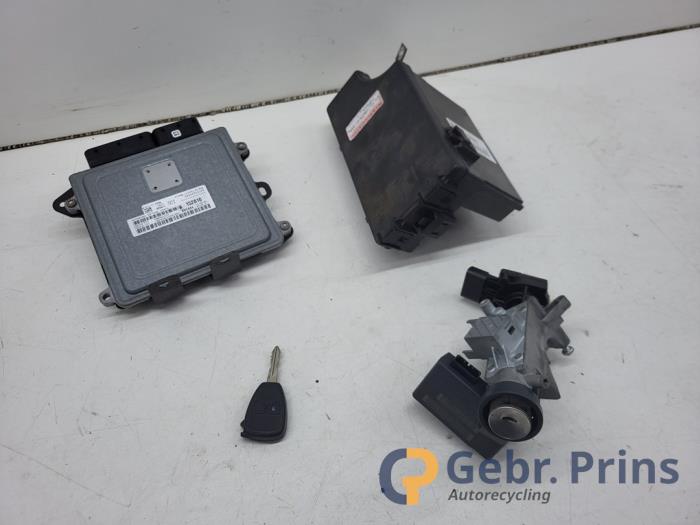 Used Ignition lock + computer Dodge Caliber 1.8 16V Price € 200,00 Margin scheme offered by Autorec. Gebr. Prins b.v.