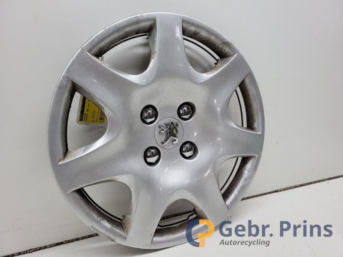 Używane Kolpak Peugeot 308 (4A/C) 1.4 VTI 16V Cena € 10,00 Procedura marży oferowane przez Autorec. Gebr. Prins b.v.