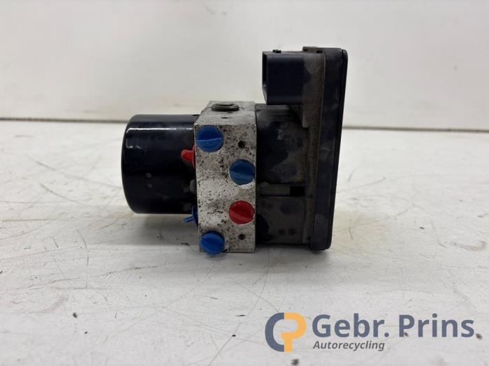 Begagnade ABS-pump Ford Focus 2 2.0 16V Pris € 40,00 Marginaltabell erbjuds av Autorec. Gebr. Prins b.v.