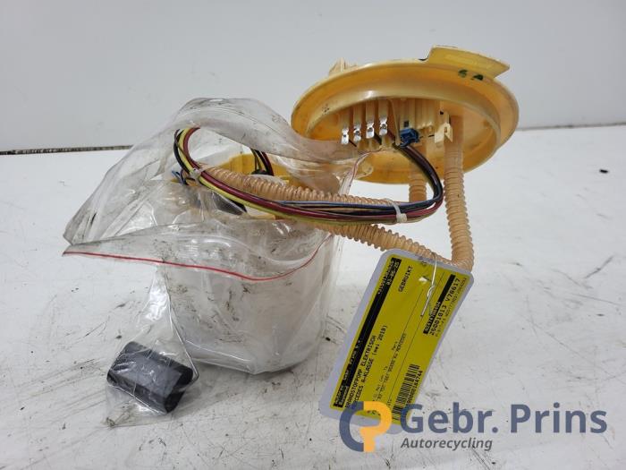 Usagé Pompe à carburant Mercedes A (177.0) 1.5 A-180d Prix € 75,00 Règlement à la marge proposé par Autorec. Gebr. Prins b.v.
