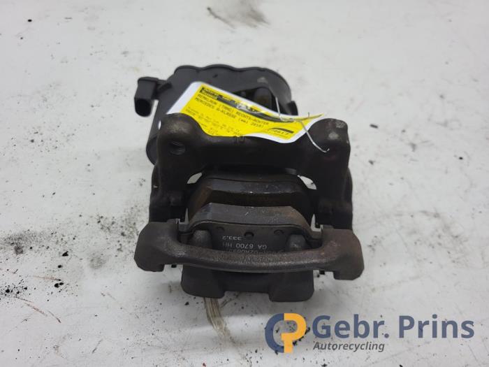 Gebrauchte Bremszange rechts hinten Mercedes A (177.0) 1.5 A-180d Preis € 70,00 Margenregelung angeboten von Autorec. Gebr. Prins b.v.