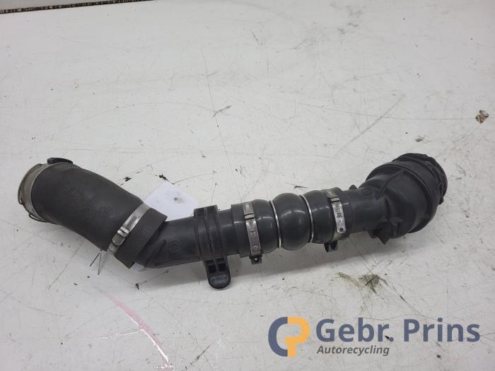 Usagé Tuyau intercooler Mercedes A (177.0) 1.5 A-180d Prix € 60,00 Règlement à la marge proposé par Autorec. Gebr. Prins b.v.