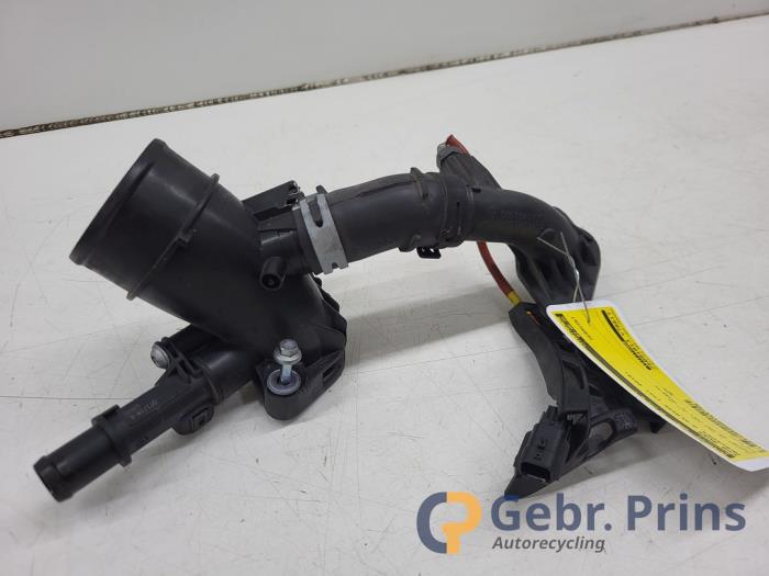 Gebrauchte AGR Rohr Mercedes A (177.0) 1.5 A-180d Preis € 30,00 Margenregelung angeboten von Autorec. Gebr. Prins b.v.