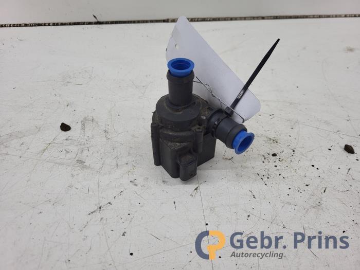 Begagnade Extra vattenpump Volkswagen Caddy IV 2.0 TDI 102 Pris € 30,25 Inklusive moms erbjuds av Autorec. Gebr. Prins b.v.