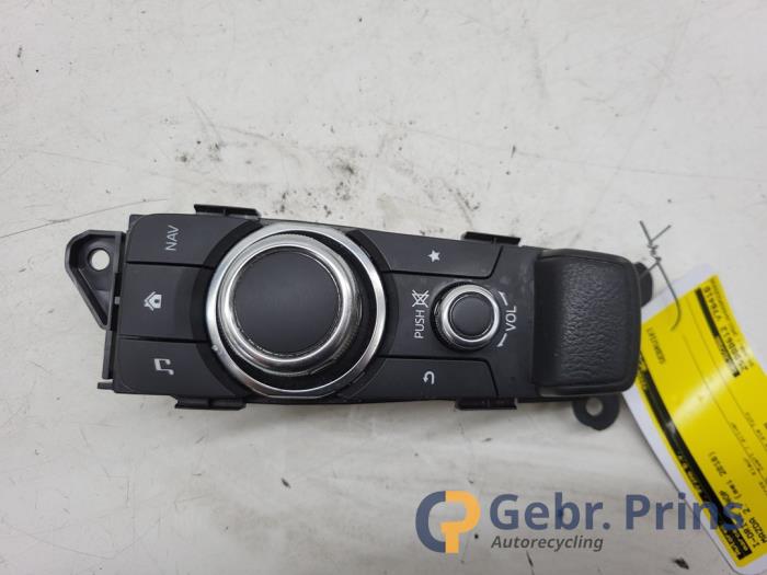 Używane Przycisk I-Drive Mazda 2 (DJ/DL) 1.5 SkyActiv-G 90 Cena € 75,00 Procedura marży oferowane przez Autorec. Gebr. Prins b.v.