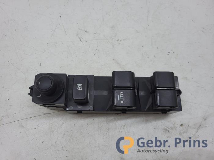 Usados Interruptor de ventanilla eléctrica Mazda 2 (DJ/DL) 1.5 SkyActiv-G 90 Precio € 50,00 Norma de margen ofrecido por Autorec. Gebr. Prins b.v.