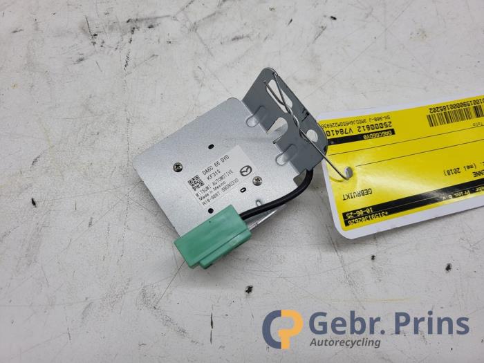Używane Antena GPS Mazda 2 (DJ/DL) 1.5 SkyActiv-G 90 Cena € 30,00 Procedura marży oferowane przez Autorec. Gebr. Prins b.v.