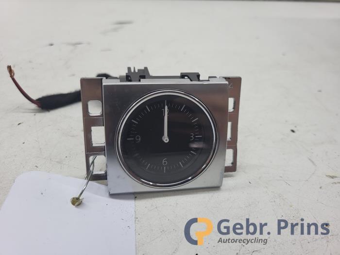 Gebrauchte Uhr Volkswagen Passat Variant (365) 1.4 TSI 16V Preis € 10,00 Margenregelung angeboten von Autorec. Gebr. Prins b.v.