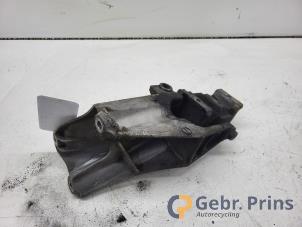 Engine mount from a Volkswagen Transporter/Caravelle T5 2.0 TDI DRF 2011