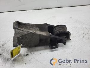 Engine mount from a Volkswagen Transporter/Caravelle T5 2.0 TDI DRF 2011