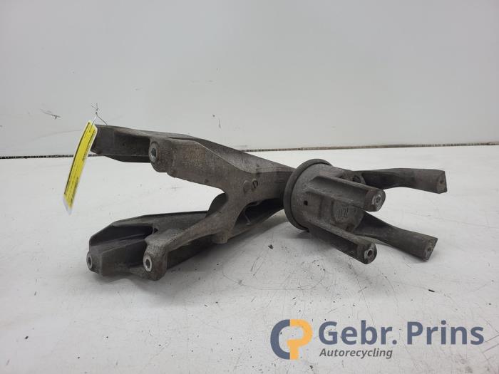 Used Engine mount Volkswagen Transporter/Caravelle T5 2.0 TDI DRF Price € 30,25 Inclusive VAT offered by Autorec. Gebr. Prins b.v.